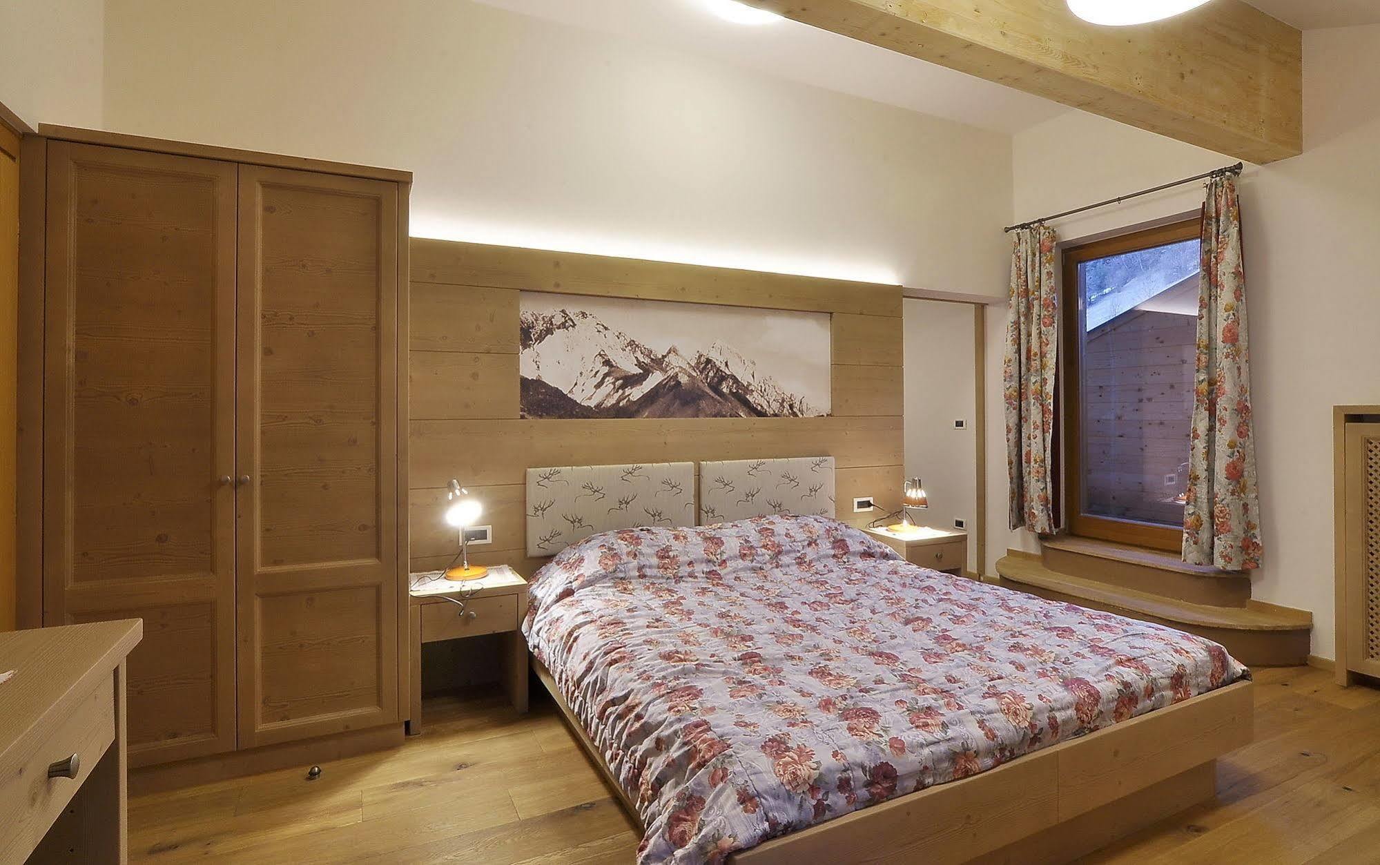 Hotel Monte Paraccia Сан-Виджилио-ди-Мареббе Экстерьер фото