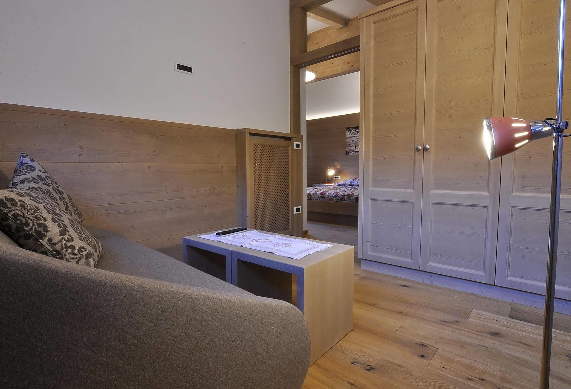 Hotel Monte Paraccia Сан-Виджилио-ди-Мареббе Экстерьер фото