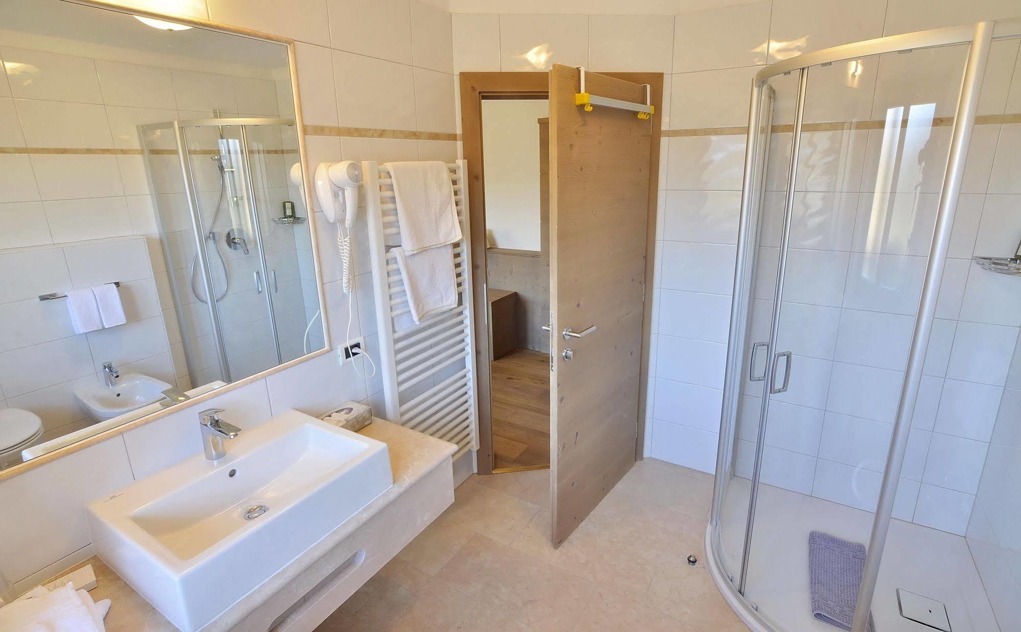 Hotel Monte Paraccia Сан-Виджилио-ди-Мареббе Экстерьер фото