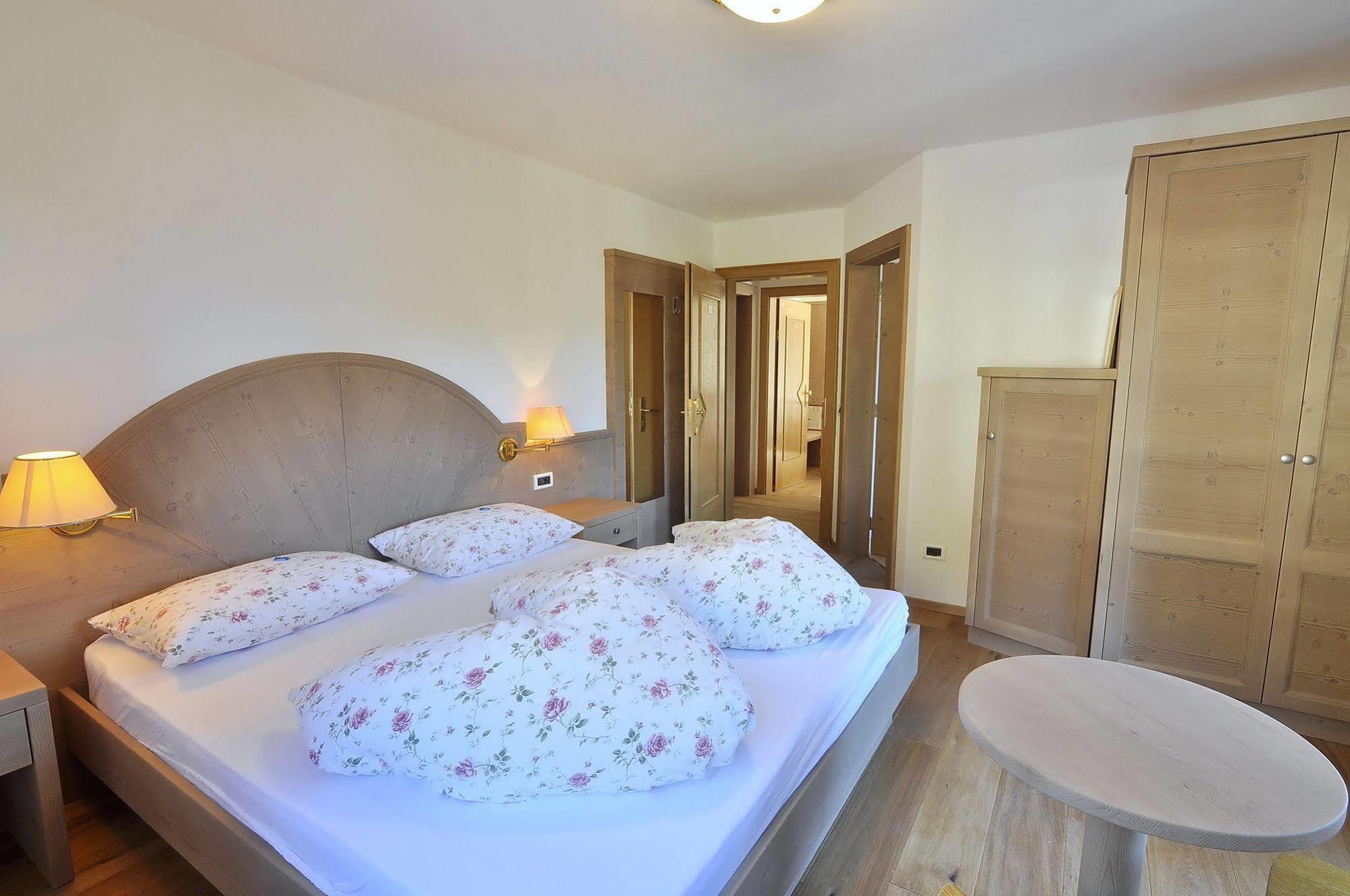 Hotel Monte Paraccia Сан-Виджилио-ди-Мареббе Экстерьер фото