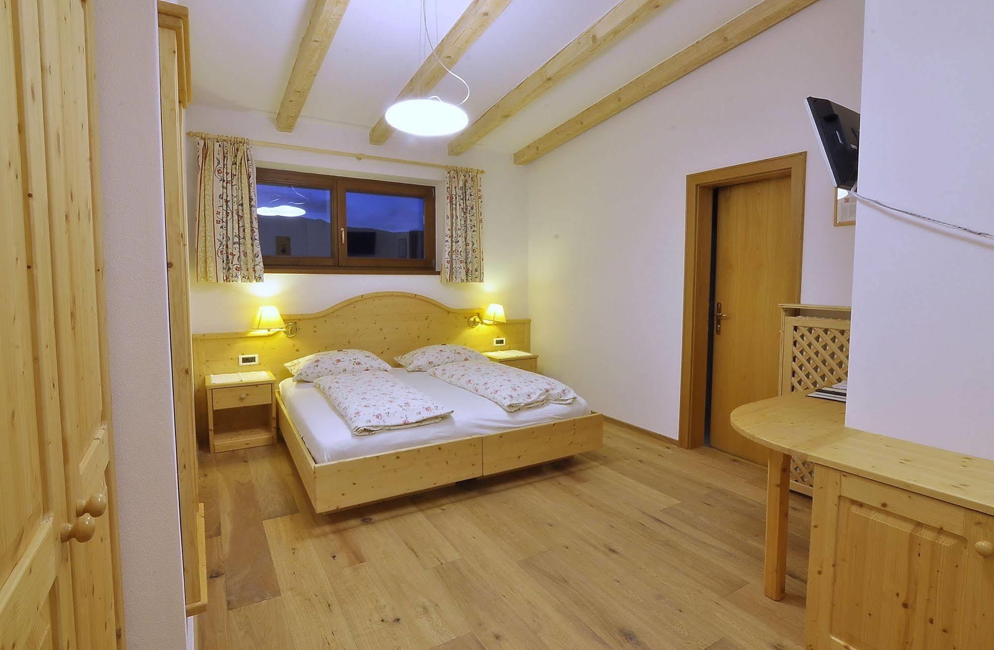 Hotel Monte Paraccia Сан-Виджилио-ди-Мареббе Экстерьер фото