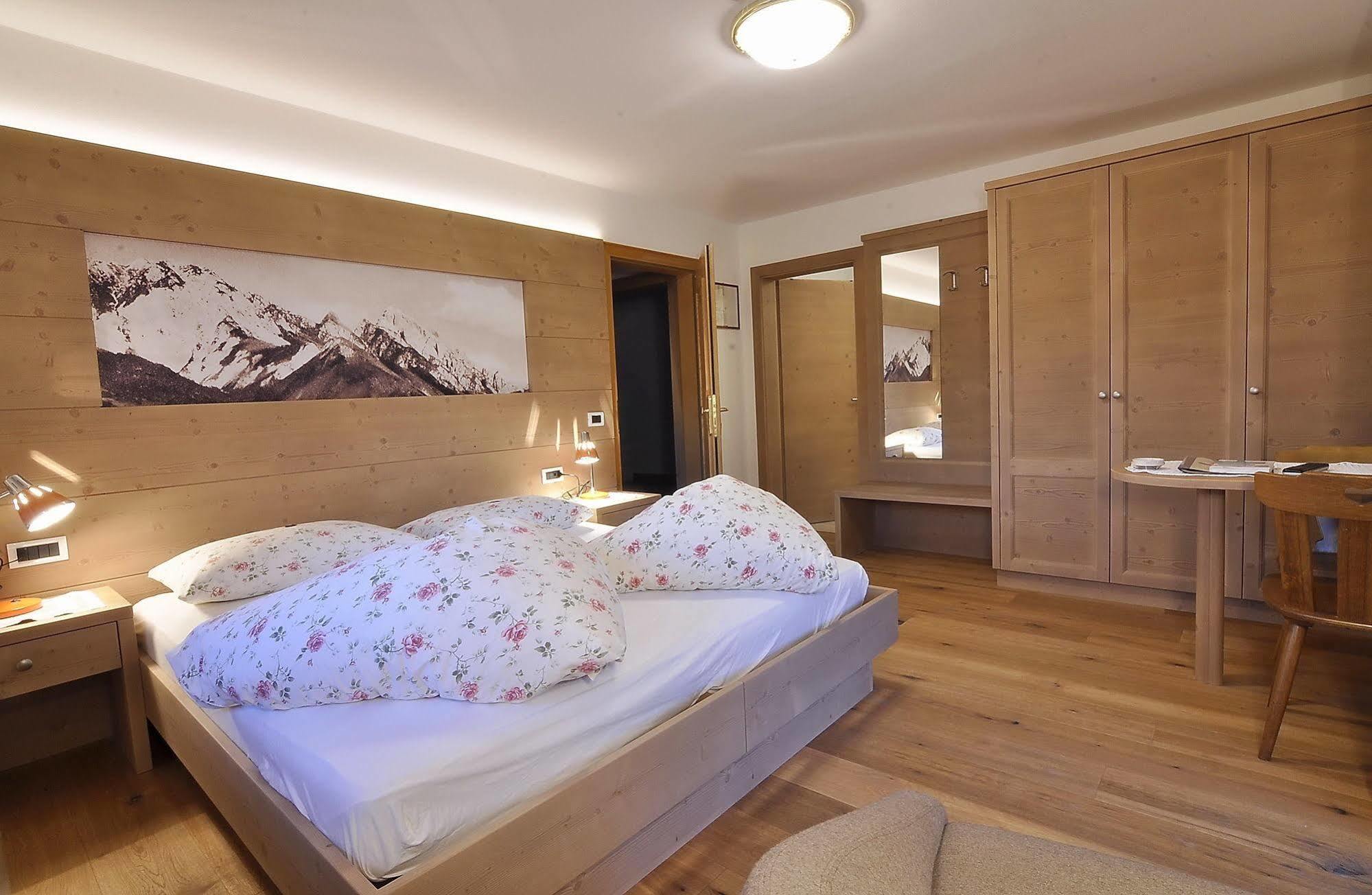 Hotel Monte Paraccia Сан-Виджилио-ди-Мареббе Экстерьер фото