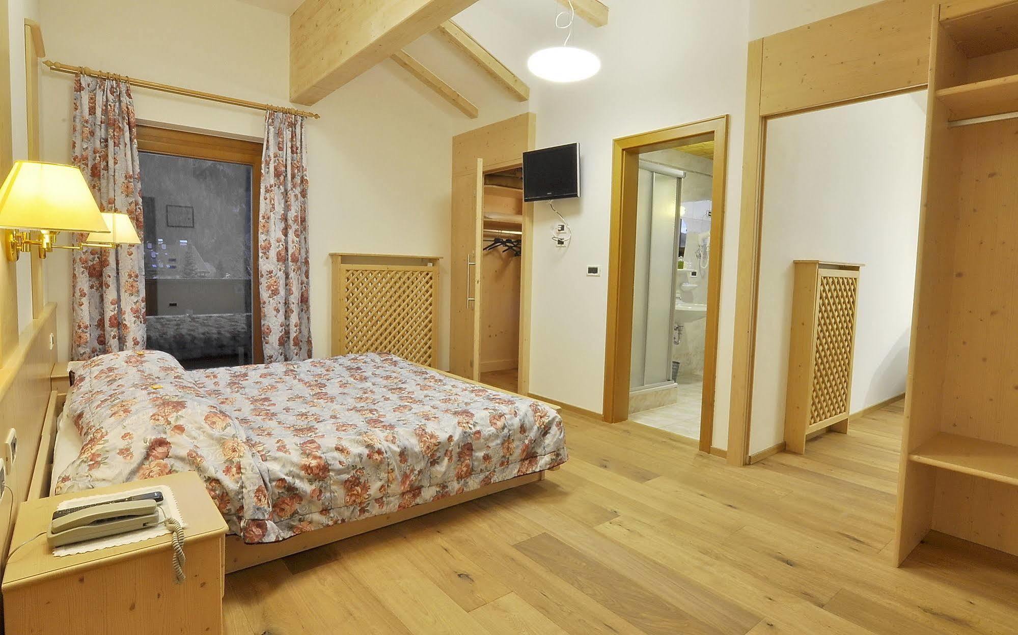 Hotel Monte Paraccia Сан-Виджилио-ди-Мареббе Экстерьер фото